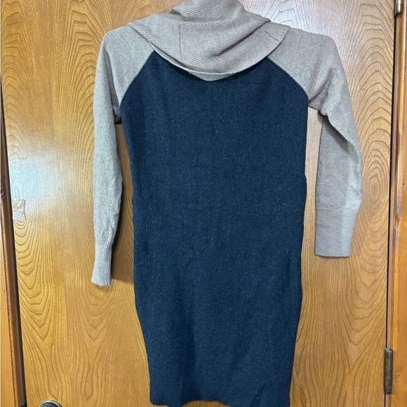 Cynthia Rowley 100% Merino Wool Cowl Neck Tunic Sweater Black and Tan Medium - Picture 2 of 7